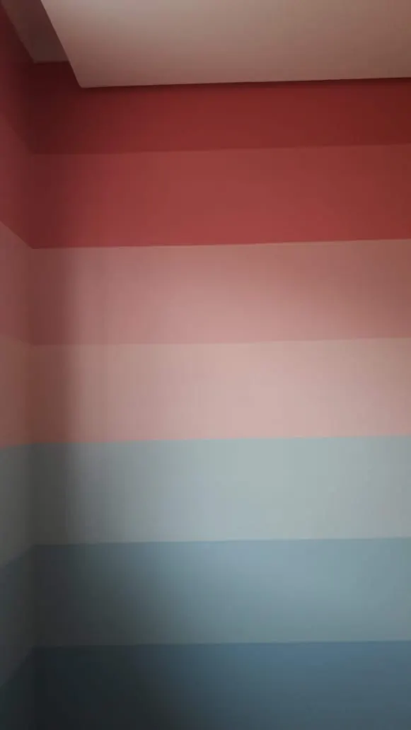 Pintura decorativa em faixas de cores — Almeida Reis